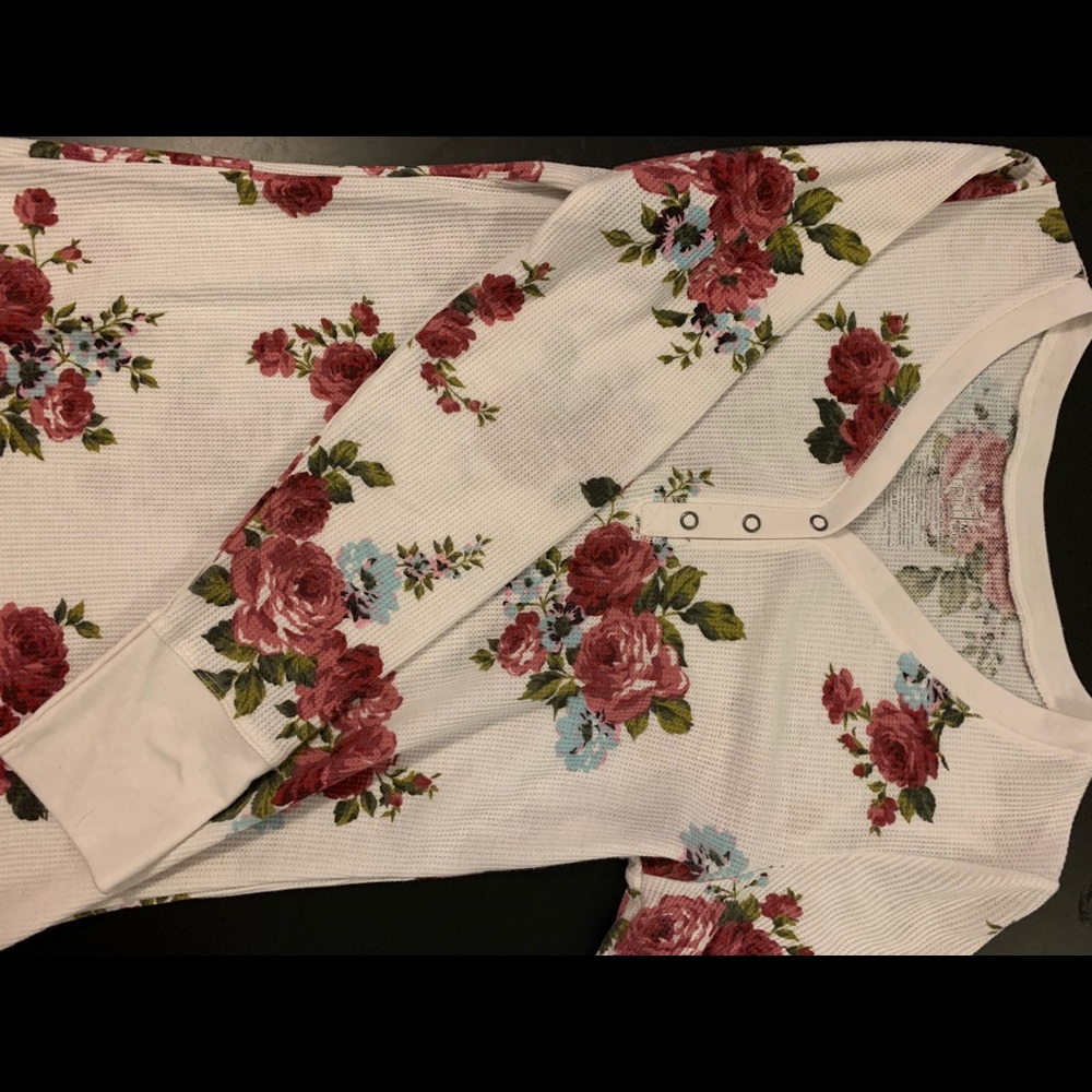 LONG SLEEVED FLORAL TEE